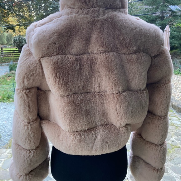 Soft Pink Fur Coat - Picture 5 of 9